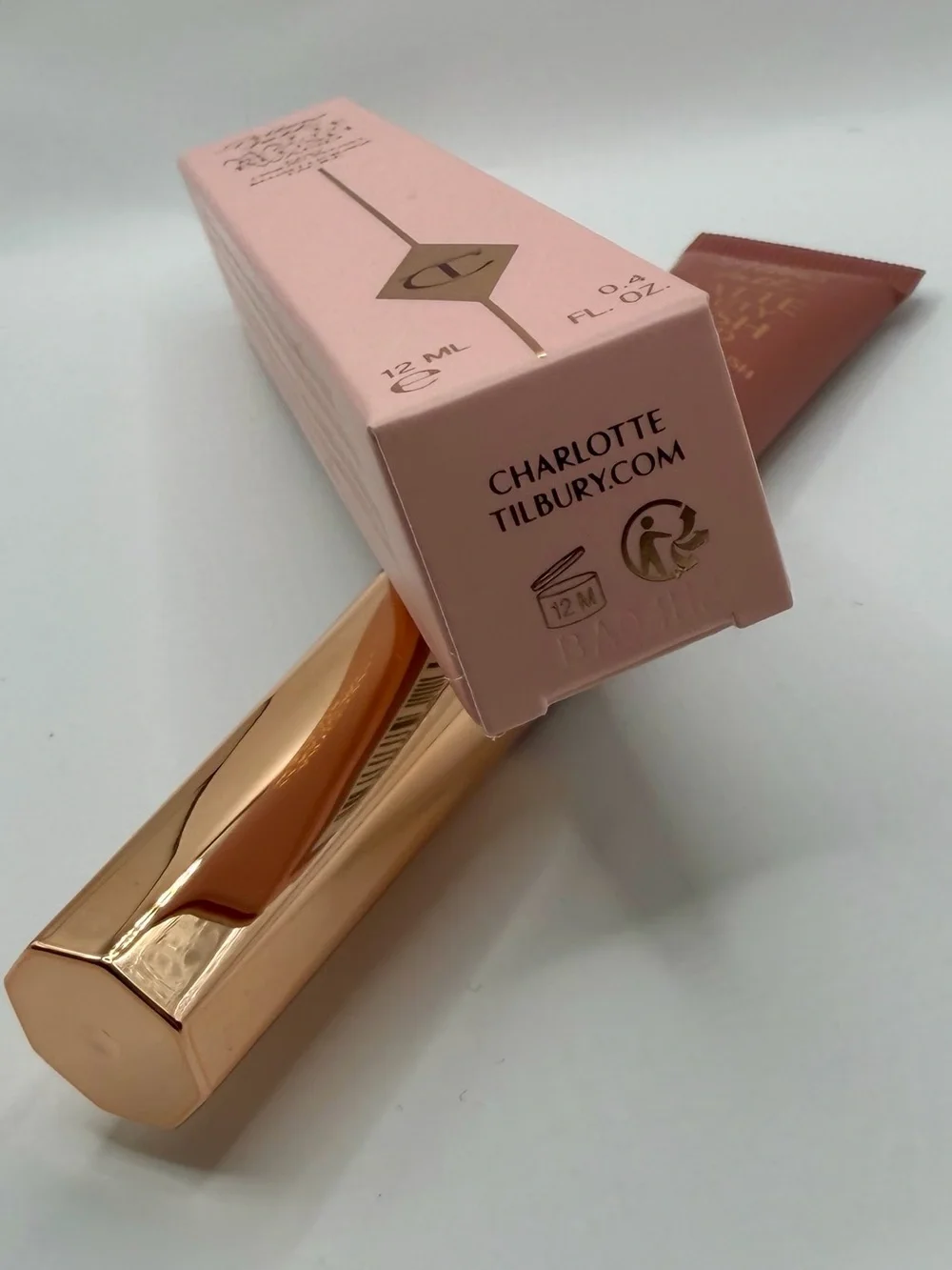 Charlotte Tilbury Matte Beauty Blush Wand in Pillow Talk